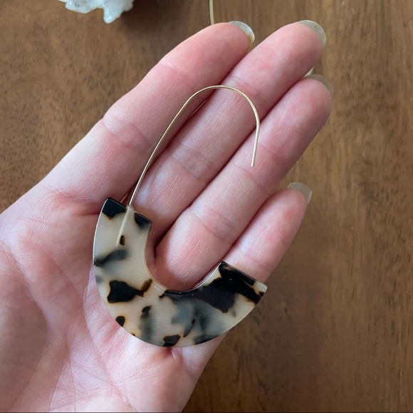 Maryn Resin Crescent Hoop Earrings in Tortoise - Picture 4 of 4